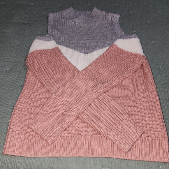 Almost Famous Women's Open Shoulder Sweater Pink And Gray Size Small - Picture 4 of 7